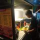 Seorang siswa SMP di Majalengka berjualan burger dan kebab di lapak kuliner sederhana pada sore hari.