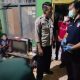 Petugas polisi memeriksa rumah tempat ibu dan anak ditemukan meninggal dunia di Kabupaten Bantul