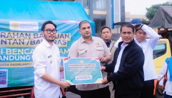 Mentan Amran Tinjau Lokasi Longsor Pasirlangu, Salurkan Bantuan dan Siapkan Solusi Jangka Panjang Judul SEO