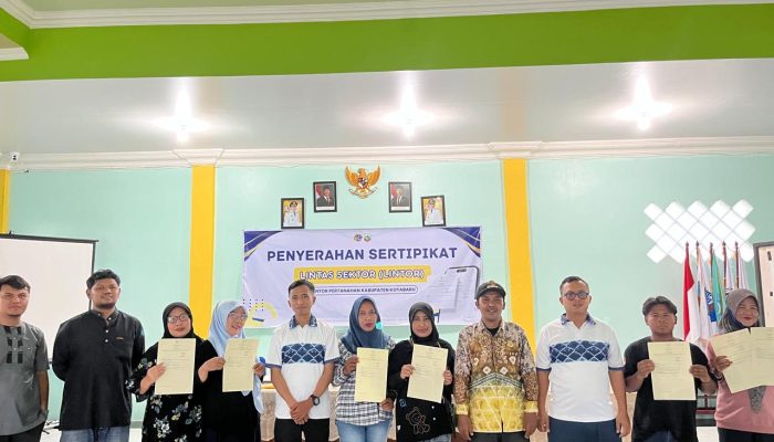 Sertipikat Tanah Diserahkan ke Pelaku UMKM di Kotabaru, Dorong Kepastian Usaha