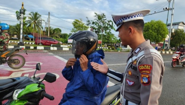 Edukasi Langsung di Jalan, Satlantas Polres Tabalong Sosialisasikan Tertib Berlalu Lintas