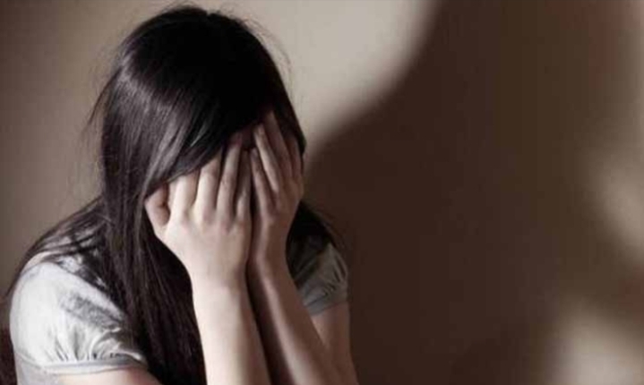 Polisi mengamankan rumah terduga pelaku pencabulan anak setelah warga mengepung lokasi di Majalengka.