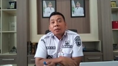 Kepala Disnakertrans Tanah Bumbu Kadri Mandar menjelaskan program pelatihan kerja operator tronton dan bahasa Mandarin tahun 2026.