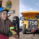 Operator alat berat wanita Heny Ramadhani saat bekerja di area tambang Kabupaten Tanah Laut pada shift malam