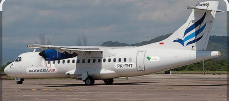 Tim SAR melakukan pencarian pesawat ATR 42 Indonesia Air Transport yang hilang kontak di kawasan pegunungan Maros Sulawesi Selatan