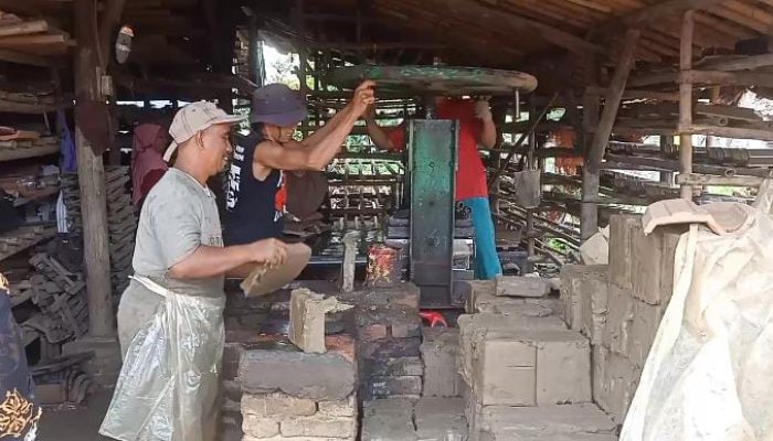 Genteng Jatiwangi Bangkit! Program Gentengisasi Presiden Buka Harapan Baru Industri Lokal