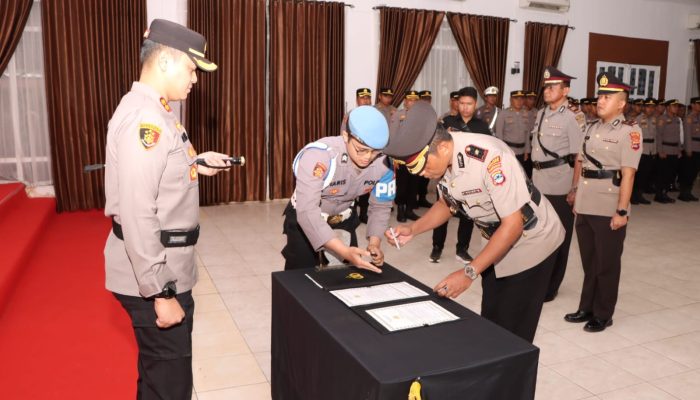 Sertijab Wakapolres dan Kapolsek Anjir Pasar, Polres Barito Kuala Lakukan Rotasi Pejabat