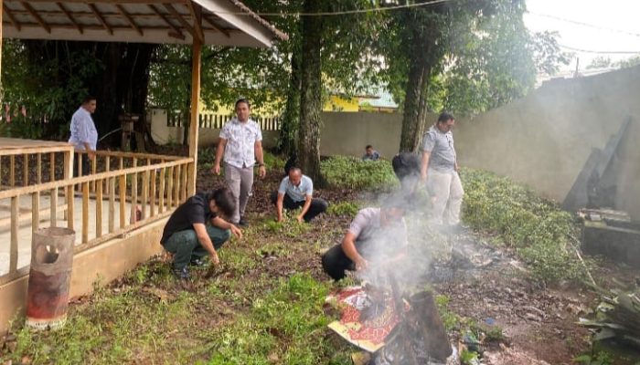 Polres Tanah Laut Gelar Aksi Bersih-Bersih di Pasar dan Fasilitas Umum