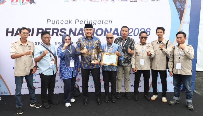 Bupati Tanah Laut Rahmat Trianto Raih SIWO Award di HPN 2026