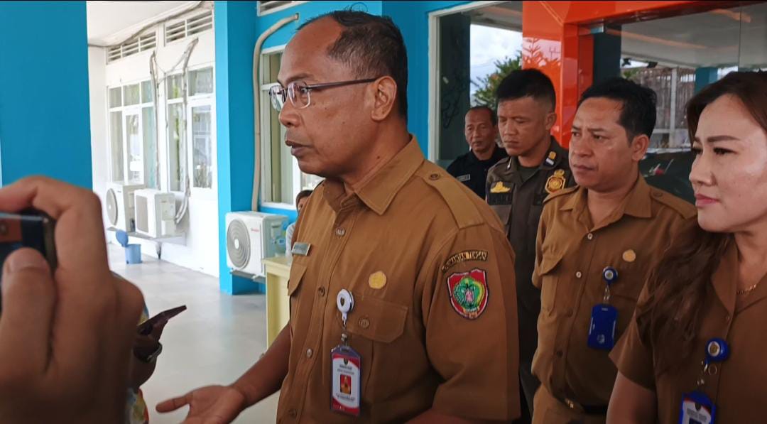 Pejabat RSUD Doris Sylvanus Palangka Raya menyampaikan klarifikasi kepada wartawan mengenai penanganan kasus dugaan malpraktik medis.