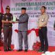 Kajati Kalimantan Selatan dan Bupati Kotabaru berfoto bersama usai peresmian gedung baru Kejaksaan Negeri Kotabaru di Kotabaru.