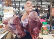 Menjelang Ramadan, Warga Majalengka Berburu Daging Sapi dan Ayam Meski Harga Naik