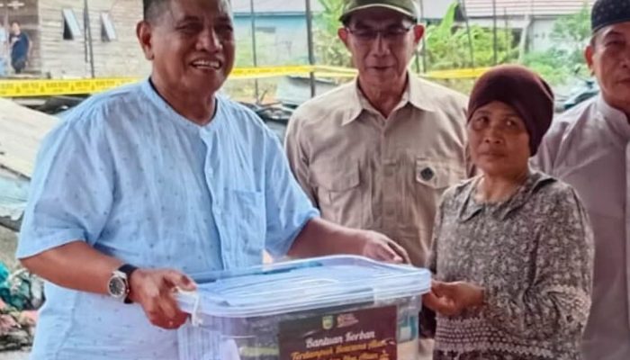 Sigap Tangani Kebakaran Lianganggang, Pemkab Tanah Laut Salurkan Bantuan untuk Korban
