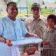 Penyaluran bantuan Pemkab Tanah Laut kepada korban kebakaran di Desa Lianganggang Batibati.