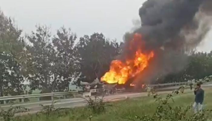 Kebakaran Truk Tangki di Tol Cipali Bikin Jalur ke Cirebon Macet Panjang