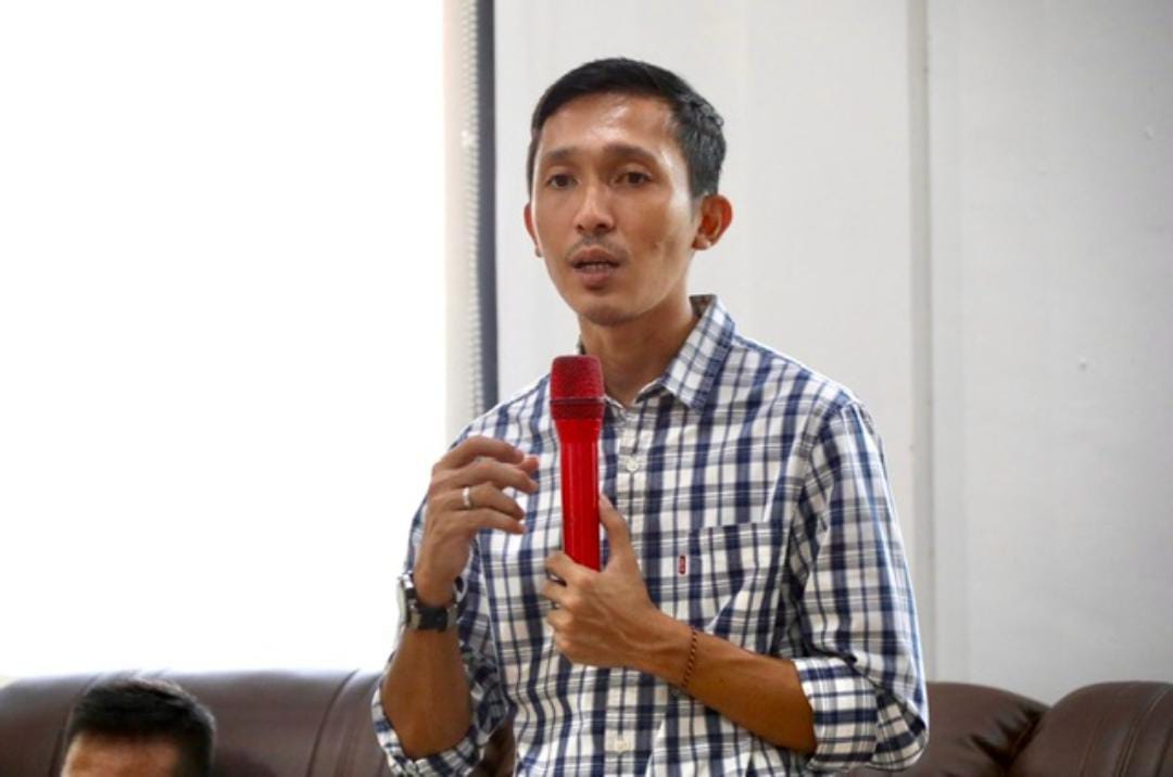 Plt Kadis Kominfo Kalteng Rangga Lesmana menjelaskan proses distribusi Kartu Huma Betang untuk masyarakat Kalimantan Tengah.
