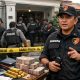 Ilustrasi penggeledahan polisi terkait dugaan pencucian uang tambang emas ilegal di Surabaya dan Nganjuk oleh Bareskrim Polri.