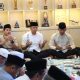 Sejumlah pejabat dan tokoh masyarakat mengikuti doa bersama saat kegiatan buka puasa Ramadan di Pendopo Bersinar Kabupaten Tabalong.