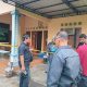 Polisi melakukan olah TKP di rumah korban pembacokan di Sedayu Bantul setelah seorang pria tewas akibat serangan senjata tajam.