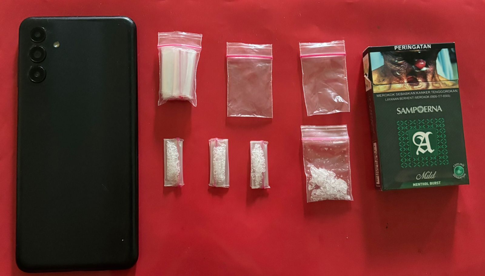 Barang bukti sabu seberat 1,18 gram yang diamankan Sat Resnarkoba Polres Batola dari tersangka di Desa Sungai Gampa Asahi.