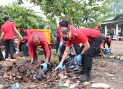 Polres Banjar Bersihkan Terminal Sekumpul Martapura, Libatkan Dinas Kebersihan