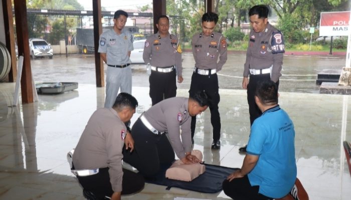 Polisi Tanah Laut Latih Penanganan Gawat Darurat, Respons 5 Menit Pertama Jadi Kunci Selamatkan Korban Laka