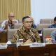 Direktur Utama Pertamina Simon Aloysius Mantiri dan jajaran direksi menyampaikan paparan strategi energi nasional dalam rapat Komisi VI DPR RI di Jakarta.