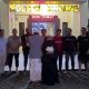 Dua terduga pelaku pencurian pasutri diamankan polisi di depan Mapolsek Anjir Muara Barito Kuala usai penangkapan kasus pencurian viral.