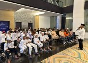 Kegiatan buka puasa bersama anak panti asuhan dalam program sosial Ramadan di ARTOTEL TS Suites Surabaya.