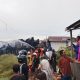 Petugas Damkar memadamkan kebakaran yang menghanguskan sejumlah rumah warga di kawasan Mendawai Palangka Raya jelang waktu berbuka puasa.