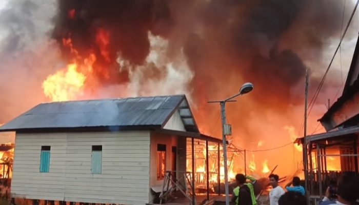 Update Kebakaran Mendawai Palangka Raya: 10 Rumah Ludes, 1 Warga Alami Luka Bakar