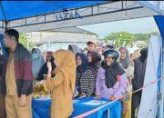 Meski Gerimis, Warga Tanah Bumbu Tetap Antre Pasar Murah Ramadan ‘Aksi Bajual Wadai’