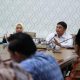 Bupati Tanah Bumbu Andi Rudi Latif memimpin rapat penataan kabel telekomunikasi dan kelistrikan di Batulicin.