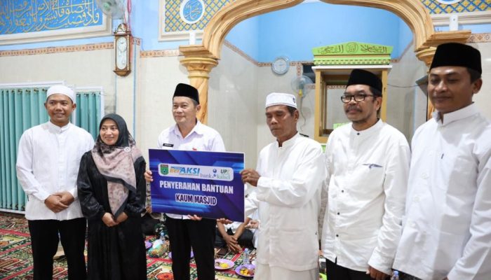 Safari Ramadan di Karang Bintang, Pemkab Tanah Bumbu Salurkan Hibah Masjid dan Santunan Lansia