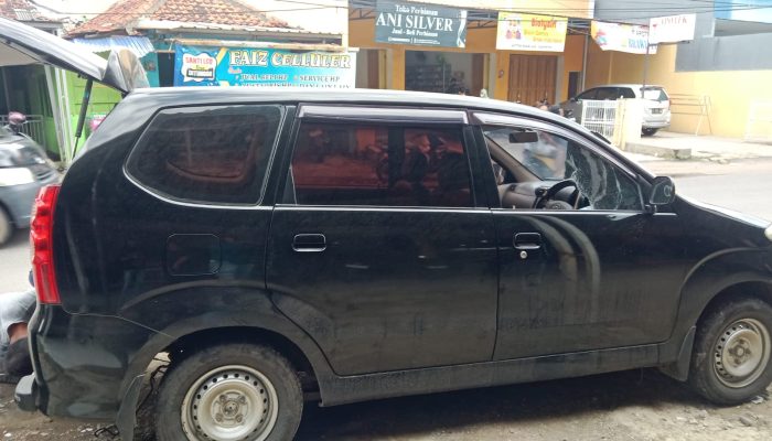 Siang Bolong! Rampok Pecah Kaca Mobil di Majalengka Gasak Rp40 Juta