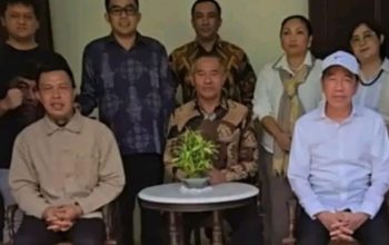 Panglima Jilah dan rombongan bertemu Jokowi di Solo membahas pembangunan Dayak Center di IKN.