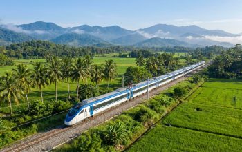 Ilustrasi jalur kereta listrik East Coast Rail Link (ECRL) Malaysia.