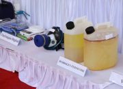 Barang bukti bahan kimia dan peralatan laboratorium narkoba hasil pengungkapan BNN di Bali.