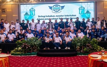 Pengurus dan anggota IMBI Kalimantan Selatan berfoto bersama setelah kegiatan berbagi takjil Ramadan di Banjarmasin.