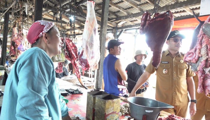 Jelang Lebaran, Wabup Kotabaru Syairi Mukhlis Cek Harga Bahan Pokok di Pasar Kemakmuran