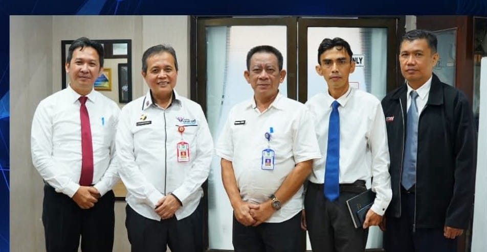 Para calon direksi PT Air Minum Berkah Banua mengikuti wawancara seleksi calon direksi di Kantor Bupati Tanah Laut.