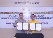 Polda Kalsel dan Universitas Lambung Mangkurat berfoto bersama setelah penandatanganan kerja sama Pusat Studi Ilmu Kepolisian.