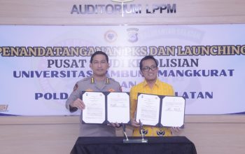 Polda Kalsel dan Universitas Lambung Mangkurat berfoto bersama setelah penandatanganan kerja sama Pusat Studi Ilmu Kepolisian.