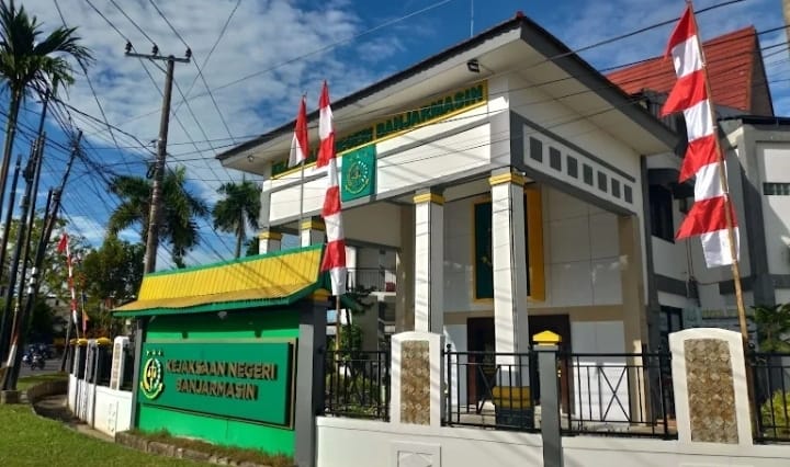 Kantor Kejaksaan Negeri Banjarmasin yang menangani pelimpahan perkara kasus pemerkosaan anak setelah berkas dinyatakan lengkap atau P21.