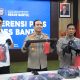 Kapolres Bantul menunjukkan barang bukti golok dalam konferensi pers kasus pembunuhan di Sedayu