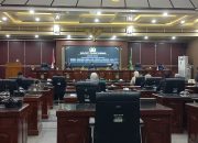 Suasana sidang paripurna DPRD Tanah Laut saat pengambilan keputusan dua raperda tentang pajak daerah dan penyelenggaraan kesehatan.