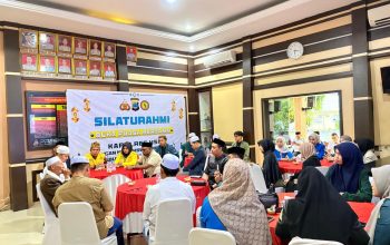 Suasana buka puasa bersama Polres HSU dengan mahasiswa dan organisasi kepemudaan di Amuntai.