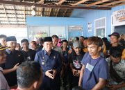 Bupati Tanah Bumbu Tinjau Penumpang Tertunda di Pelabuhan Batulicin