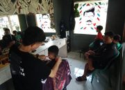 Jelang Lebaran, Barbershop di Sumedang Kebanjiran Pelanggan
