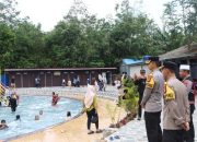Kapolres Tabalong bersama jajaran mengecek kondisi pengamanan di kawasan wisata yang ramai pengunjung saat libur Idul Fitri.